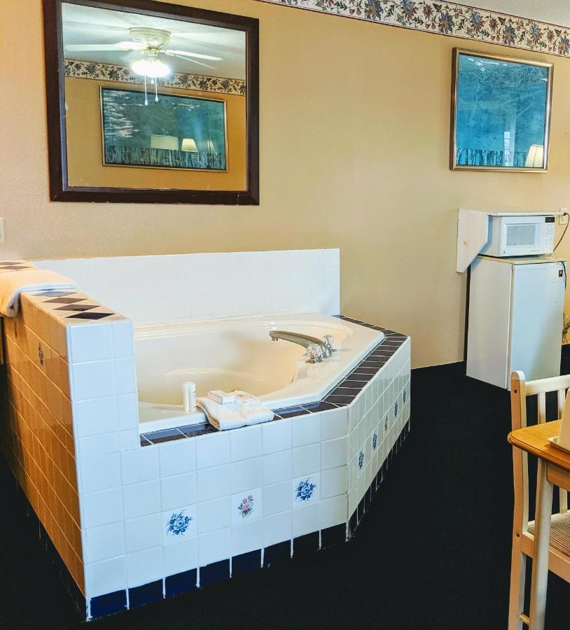 Executive Inn Томсон Екстер'єр фото