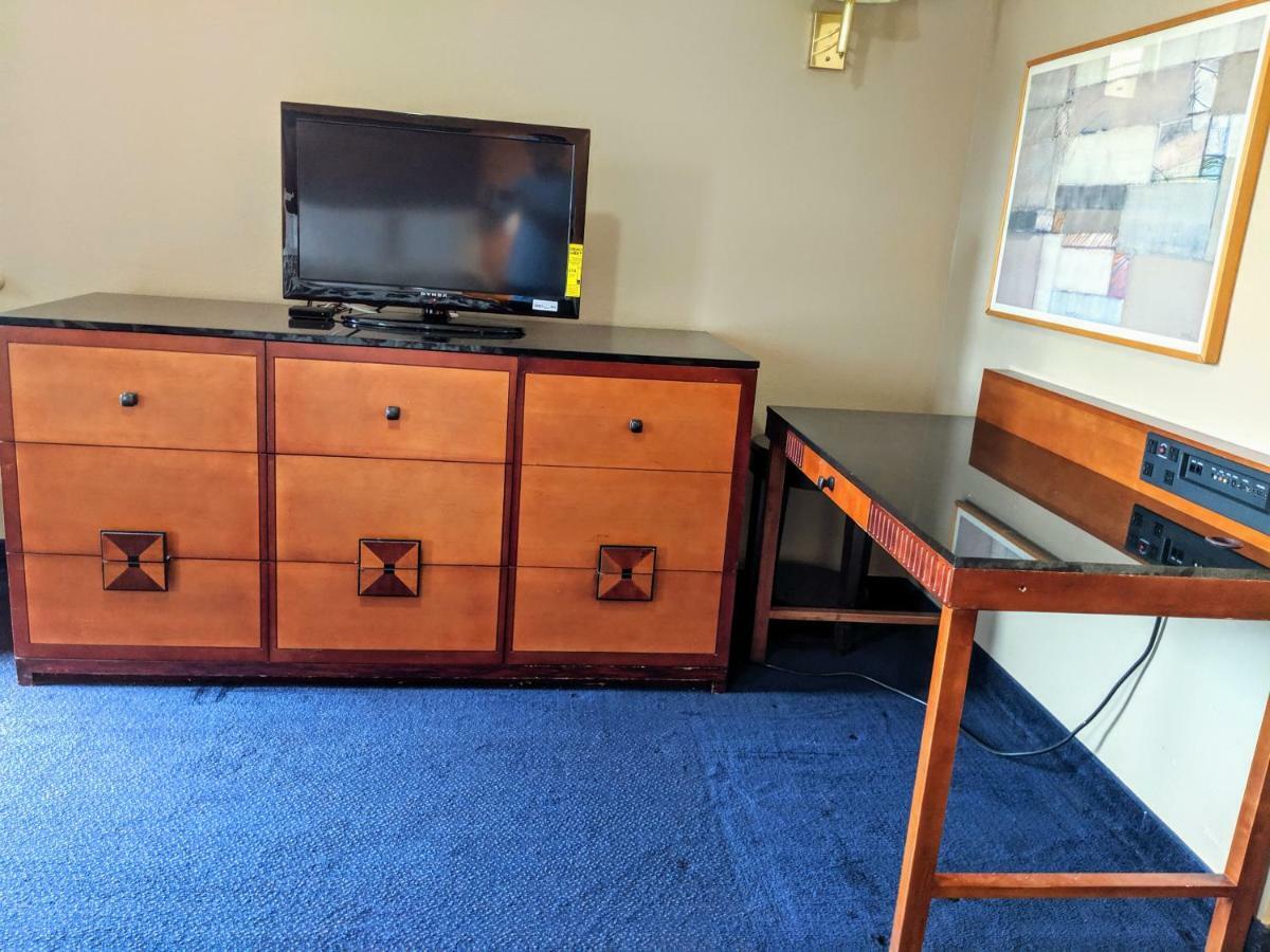 Executive Inn Томсон Екстер'єр фото
